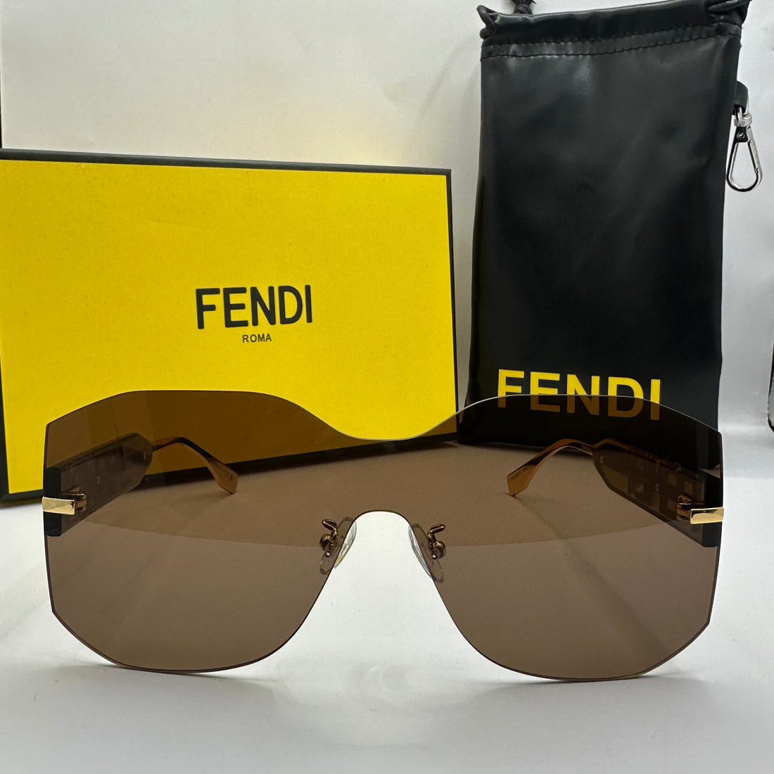 Fendi FE40067U
