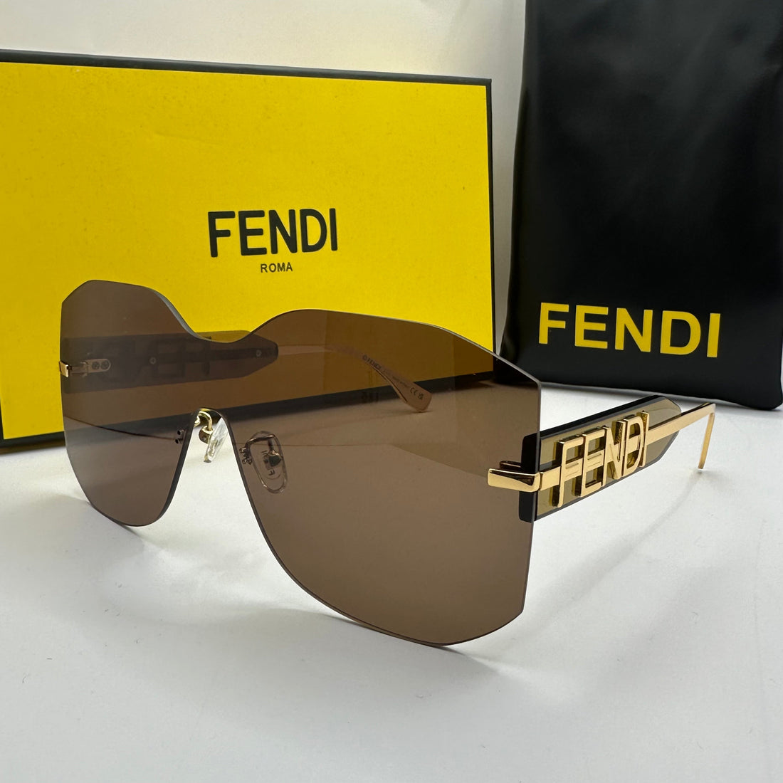 Fendi FE40067U