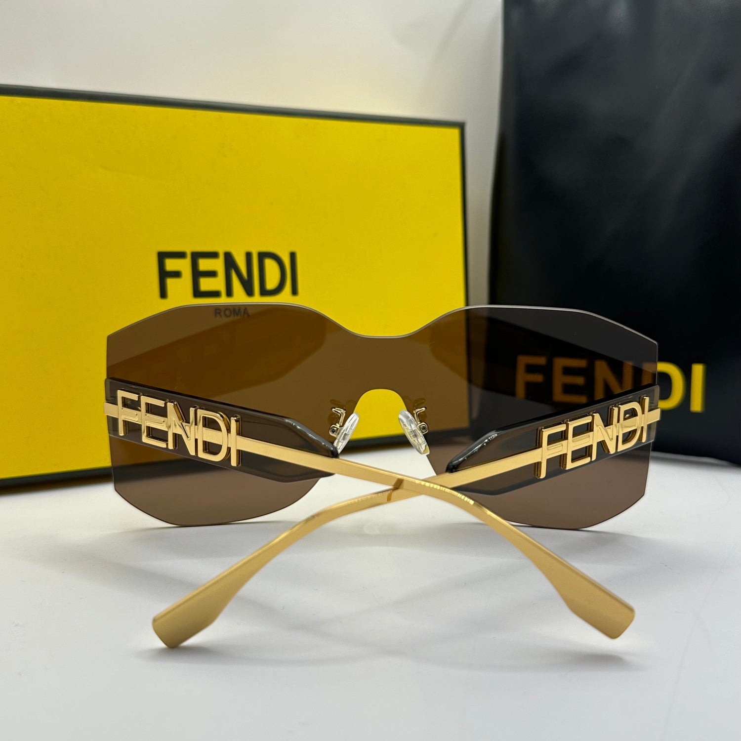 Fendi FE40067U