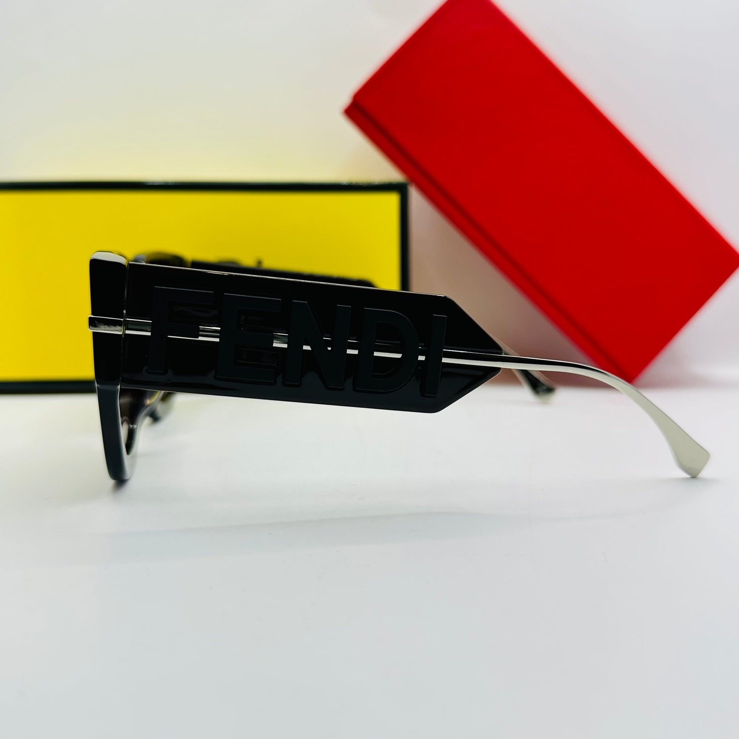 Fendi FE40097I