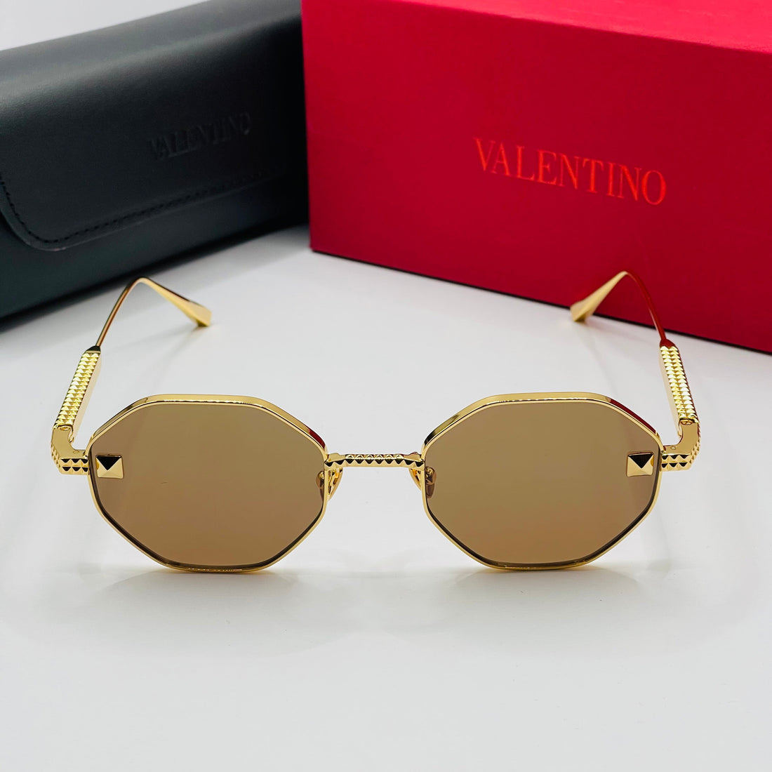 Valentino V-Stud VLX-122